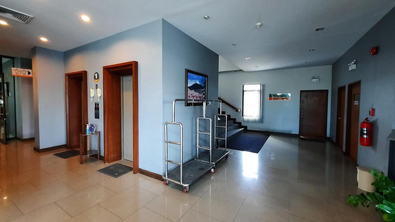 Leosor Hotel Nakhonratchasima Екстериор снимка