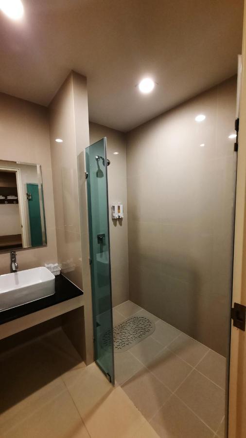 Leosor Hotel Nakhonratchasima Екстериор снимка
