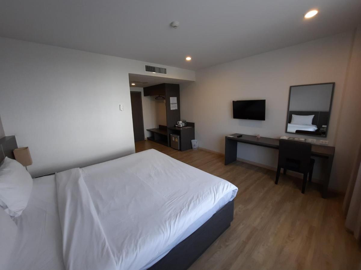 Leosor Hotel Nakhonratchasima Екстериор снимка