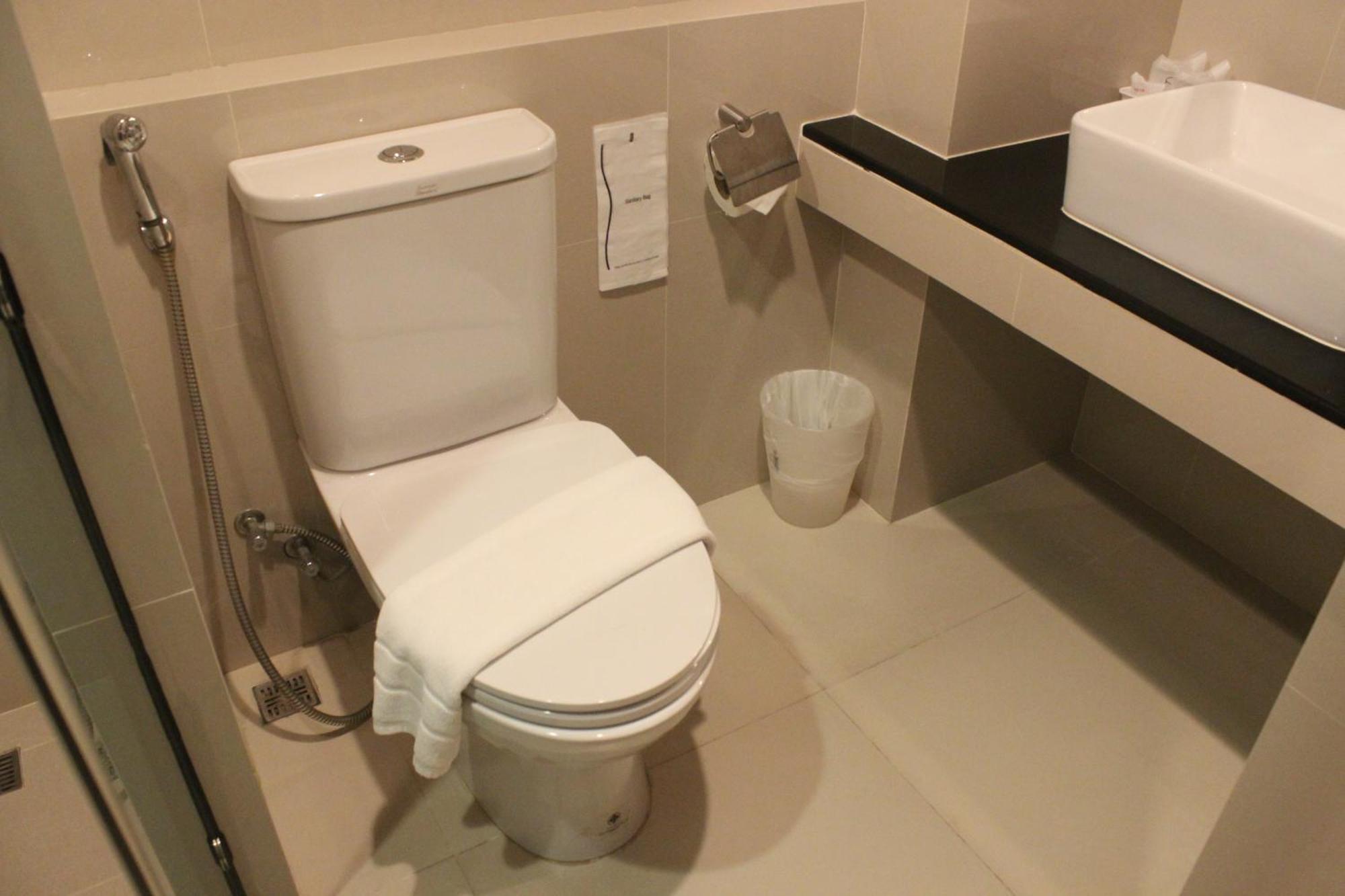 Leosor Hotel Nakhonratchasima Екстериор снимка