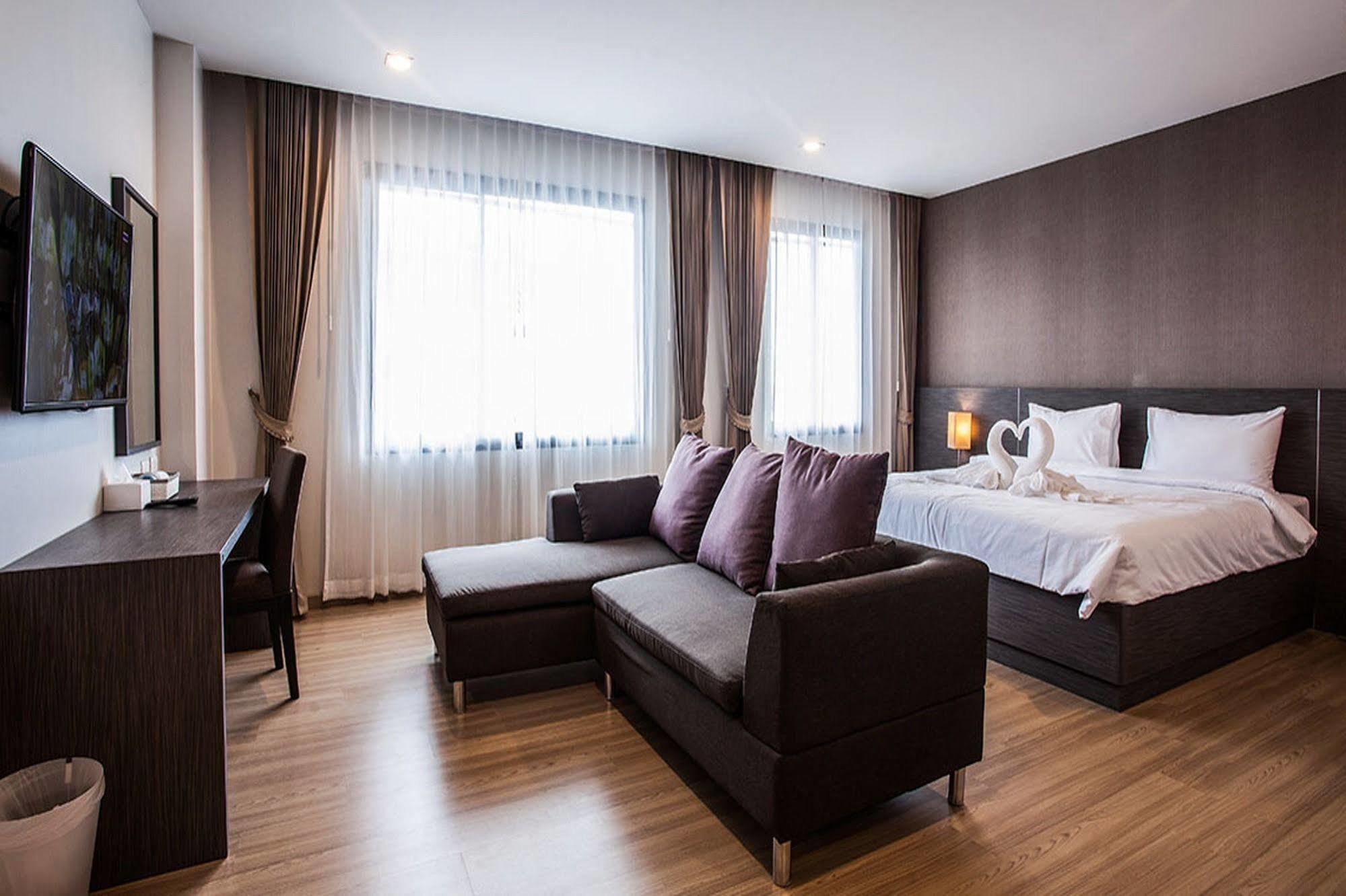 Leosor Hotel Nakhonratchasima Екстериор снимка