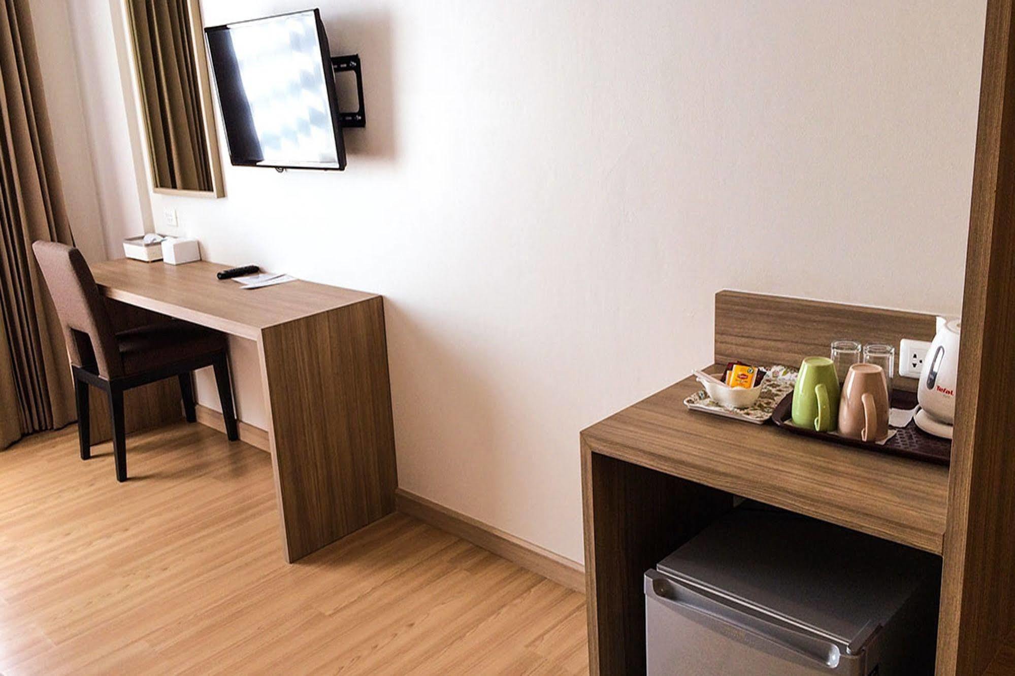 Leosor Hotel Nakhonratchasima Екстериор снимка