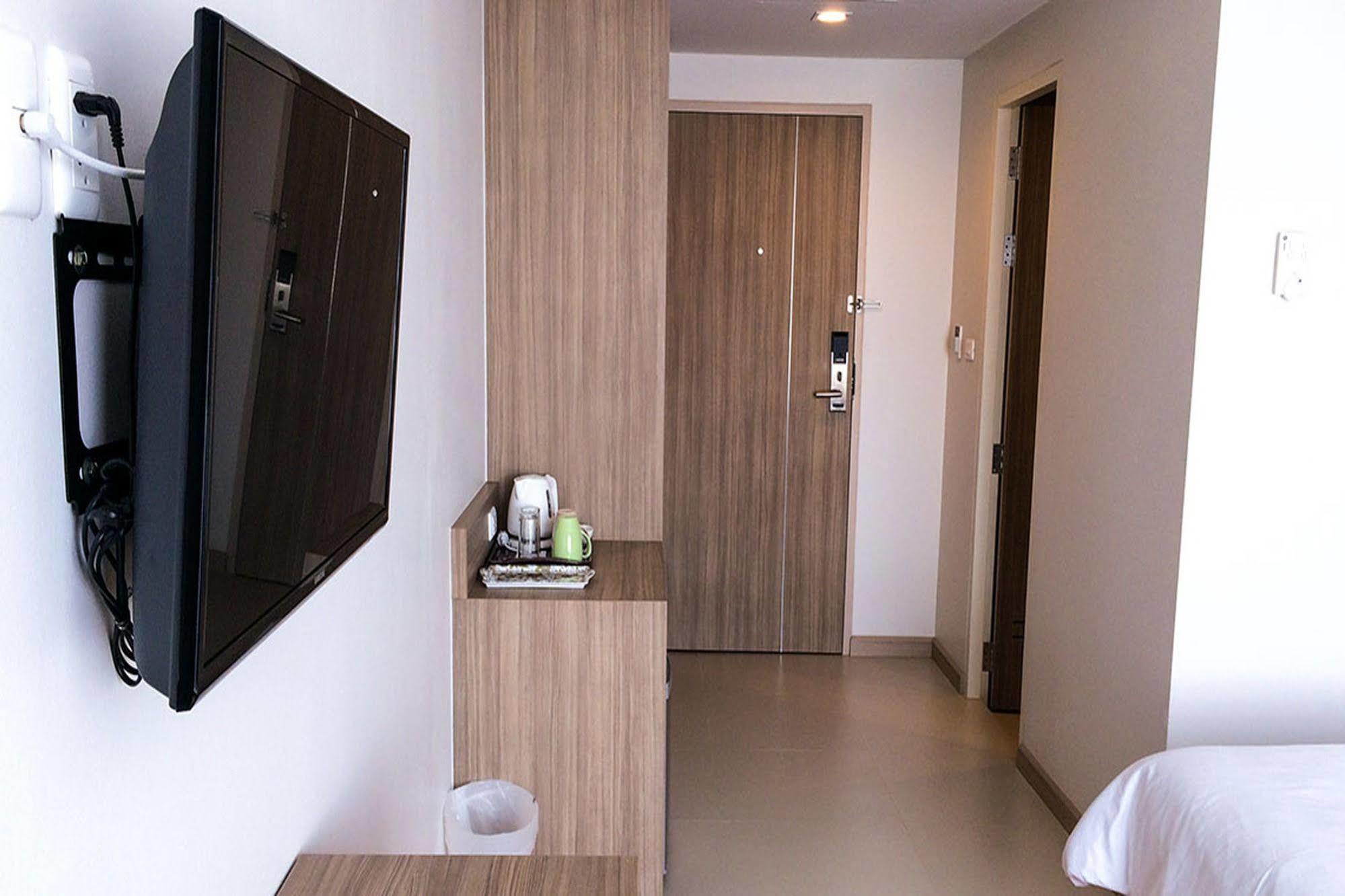 Leosor Hotel Nakhonratchasima Екстериор снимка