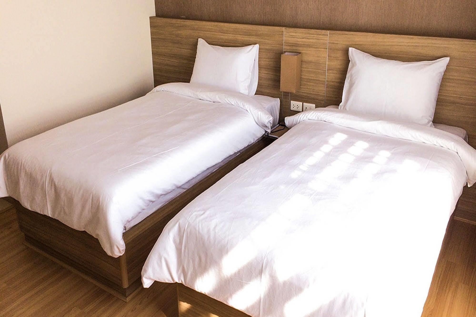 Leosor Hotel Nakhonratchasima Екстериор снимка