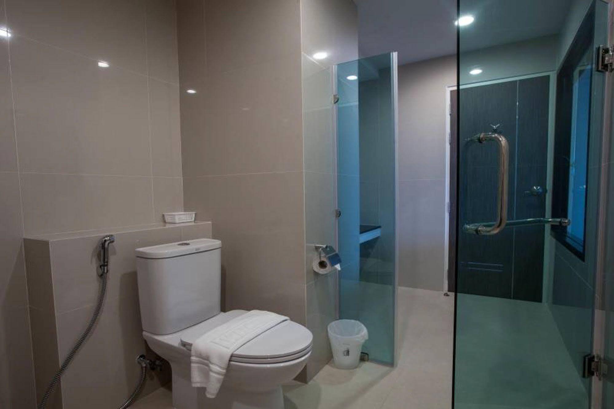 Leosor Hotel Nakhonratchasima Екстериор снимка