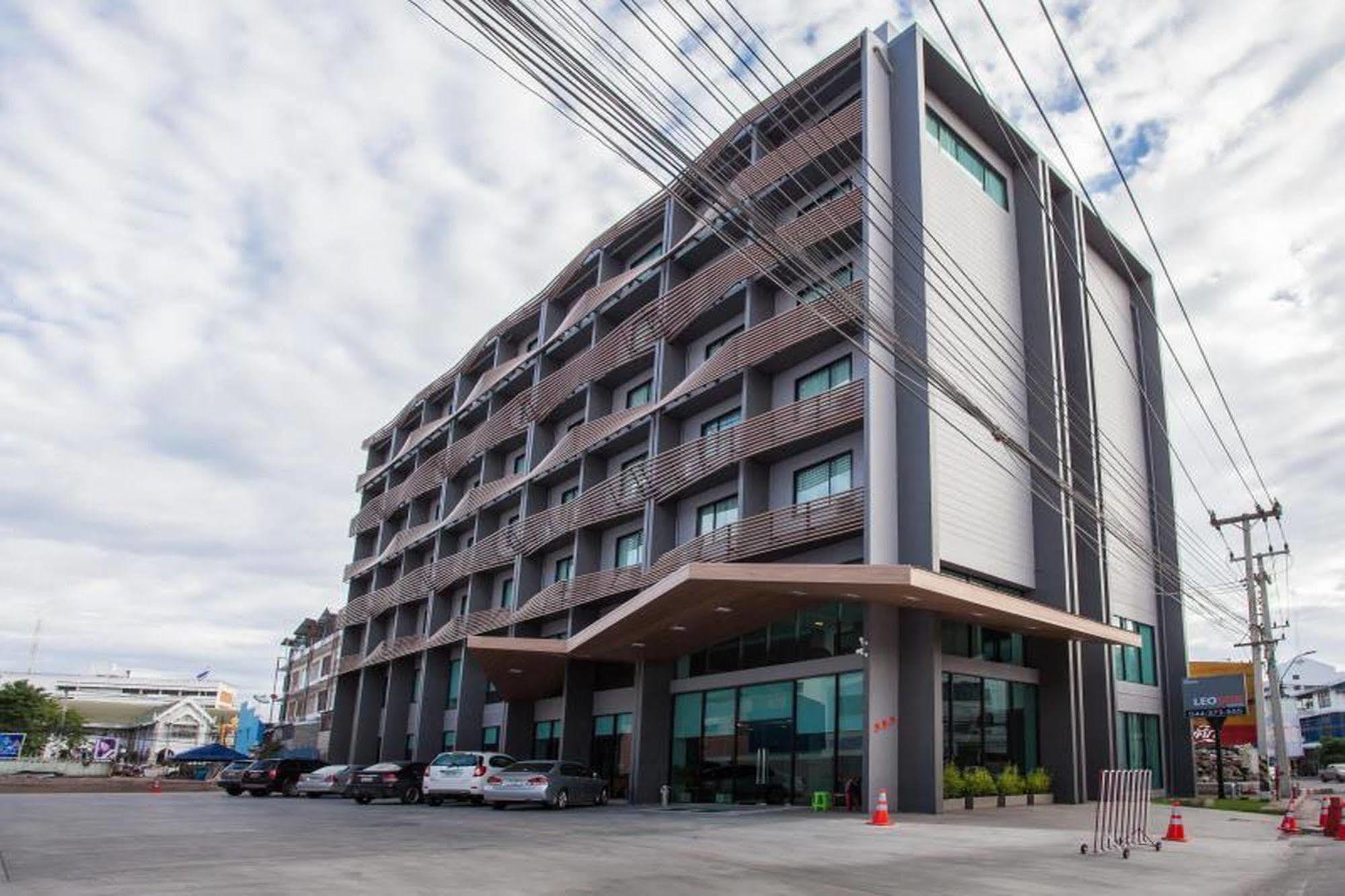 Leosor Hotel Nakhonratchasima Екстериор снимка